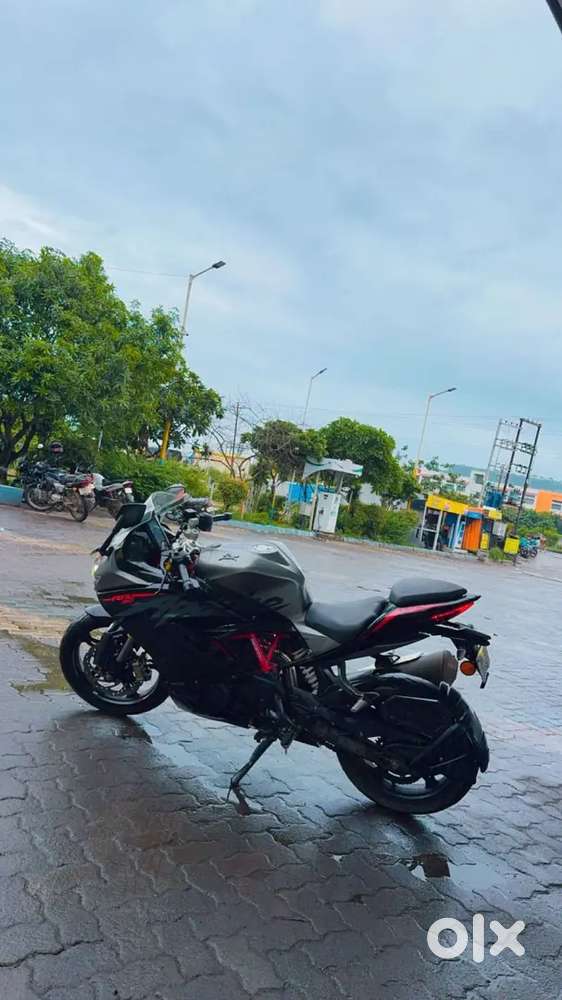 Apache RR 310 gray balck