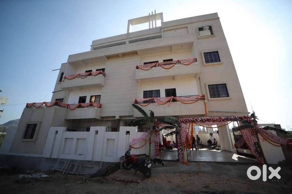 Spacious 2BHK Flat in Bank Colony, Van Vrindavan – Excellent Location