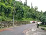 Pahado k biche road se lagta huaa plot available hai.