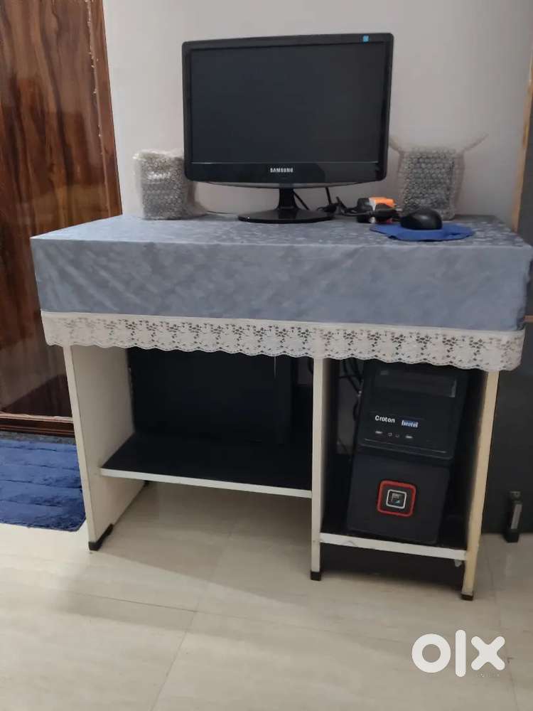 1 monitor,2 cpu,1 keyboard,1 mouse, 1 set of speaker, computer table
