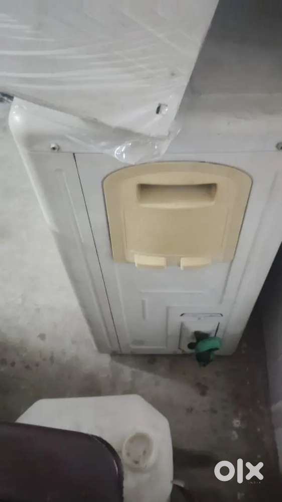 Good condition 2 ton ac hai koi dikkat nhi hai