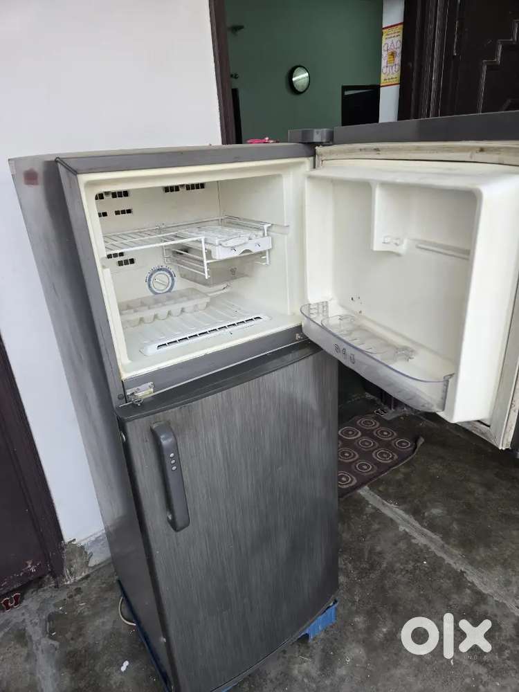 Whirphool 285 ltr double door fridge