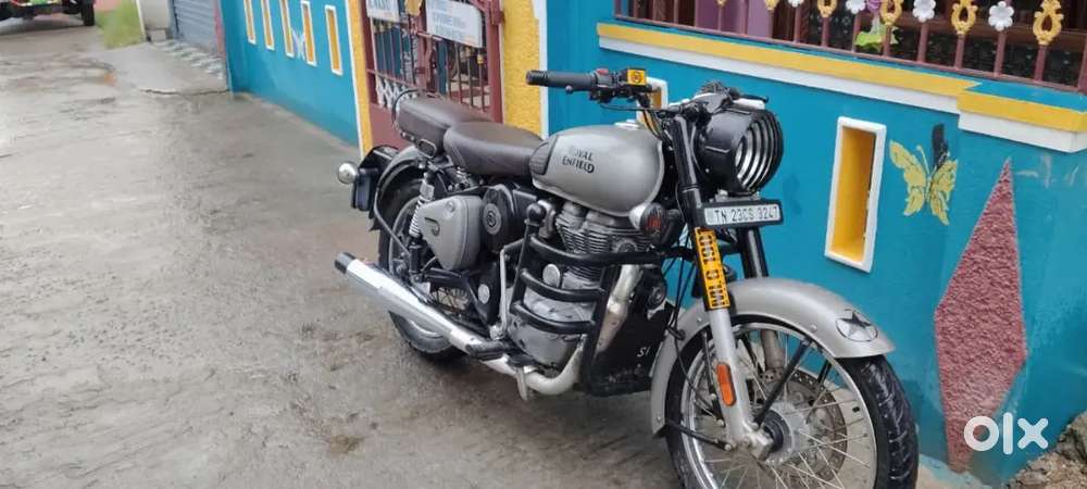 Showroom condition , single hand use