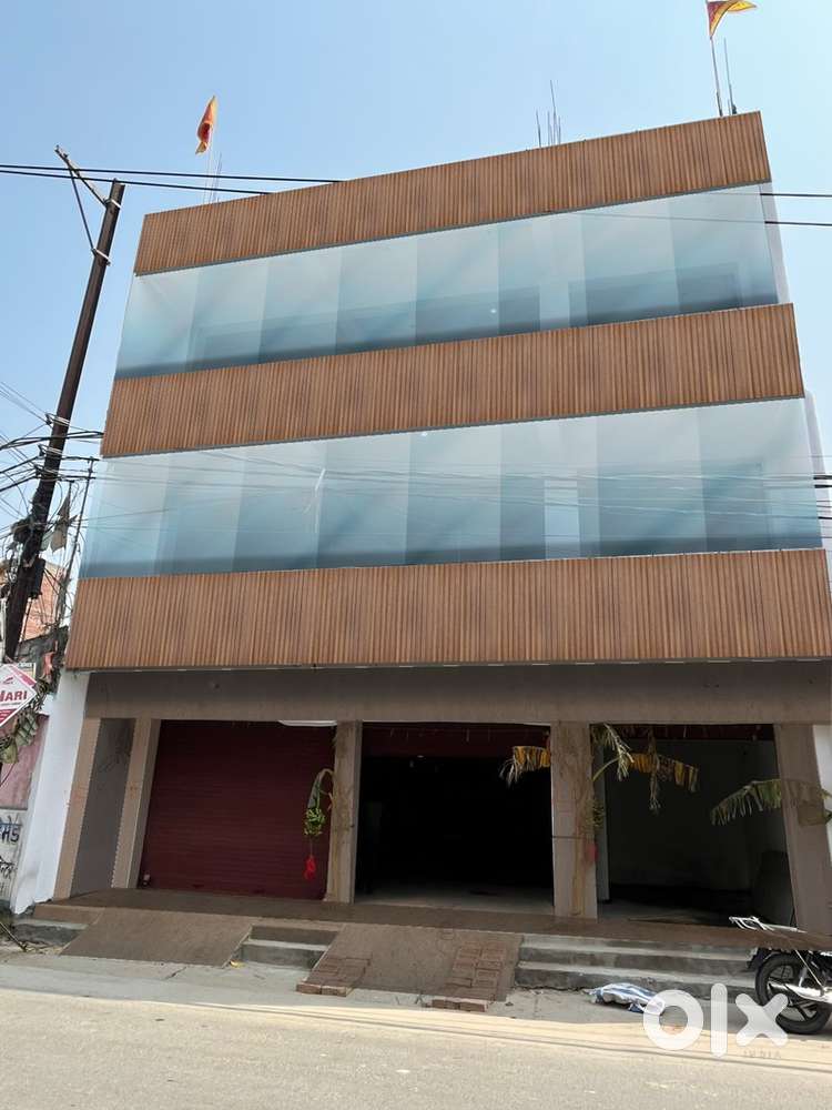 Spacious commercial floor/building for rent