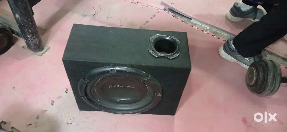 Woofer with amplifier