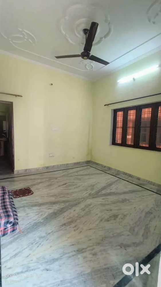 2 room set available for rent