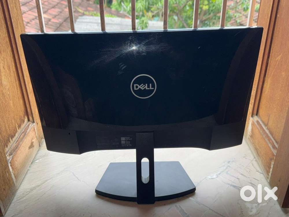 Dell 22 inches border less monitor and with clean display 3 years age