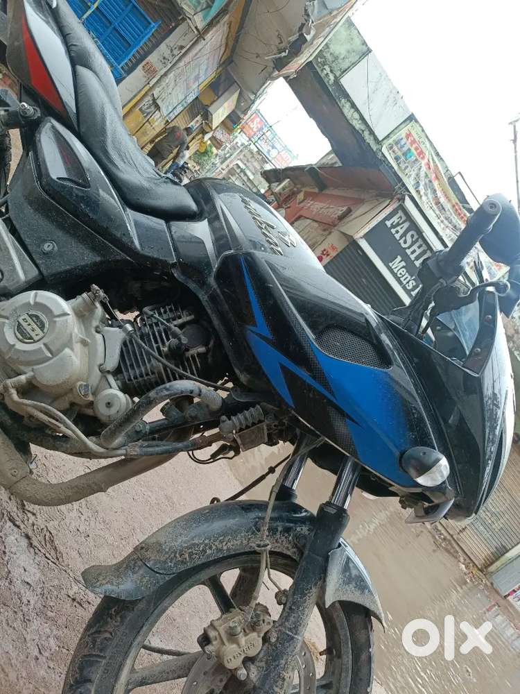 Pulsar 220 f Good condition  kiska lena h sirf wahi mssg kre