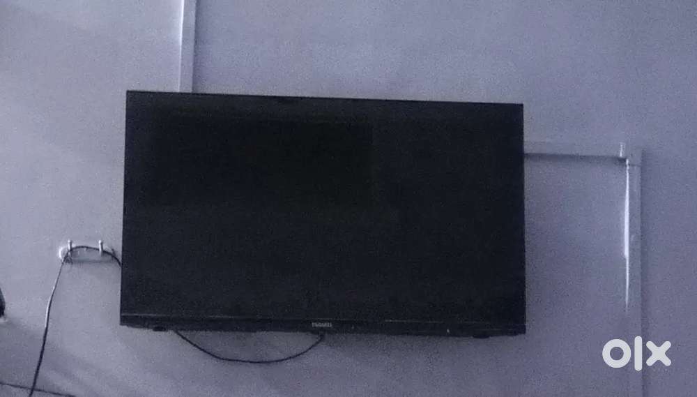 smart tv (32*) in black colour