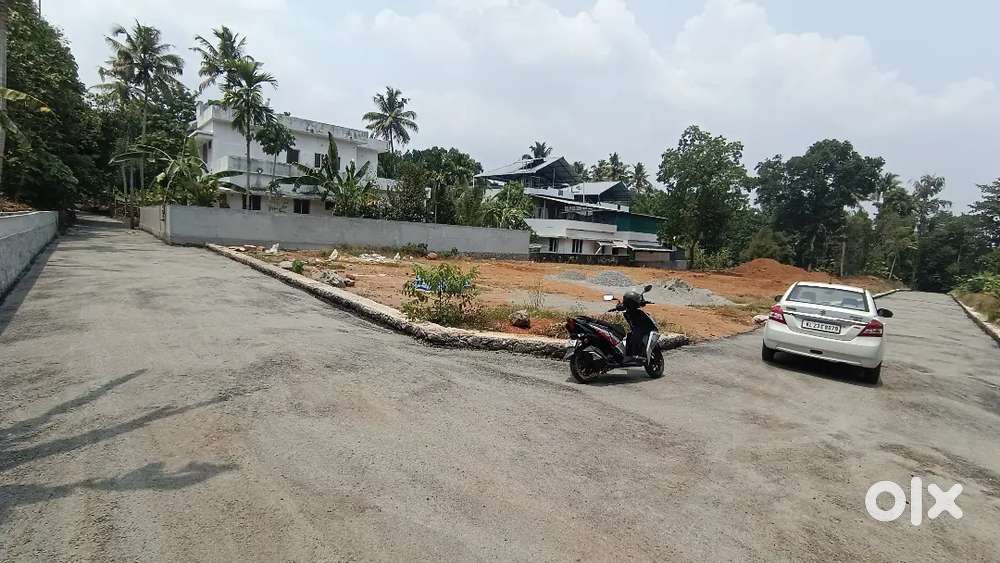 Angamaly mookkannoor near 5,6,8, 10 Cent plots available