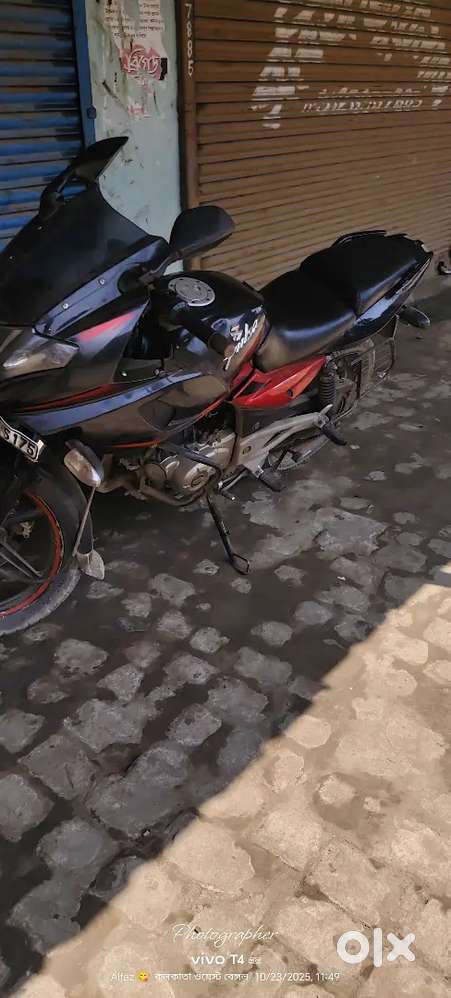 Bajaj Pulsar 220f