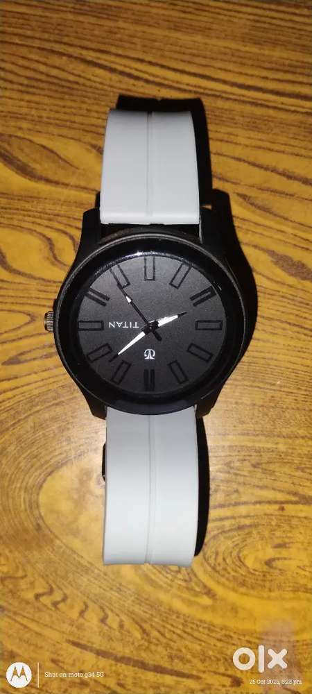 Orginal Titan watch no skerch no dagg phagg orginal Titan