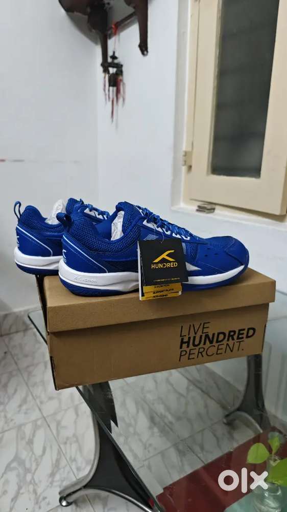 Badminton shoes (Non marking shoes)
