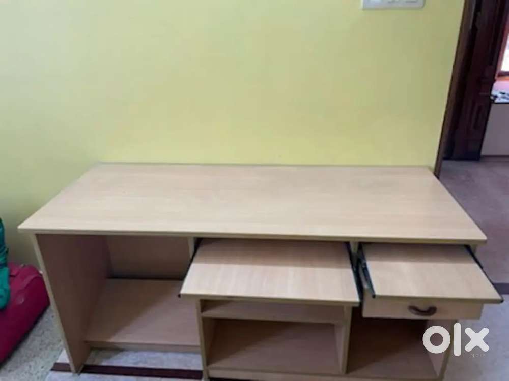 Computer table very spacious