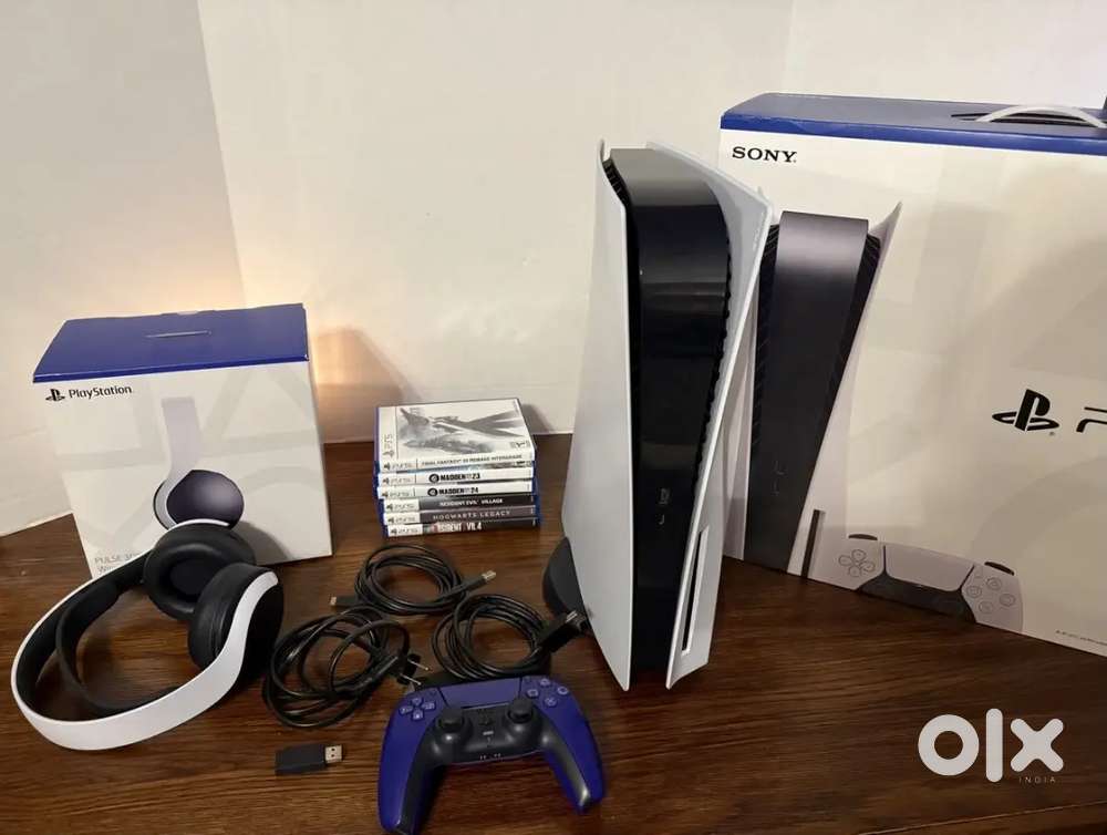 Sony PlayStation 5 Disc Edition 825GB Bundle - White