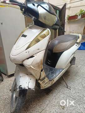Electric scooty Avon E-Scot 207 electric scooty
