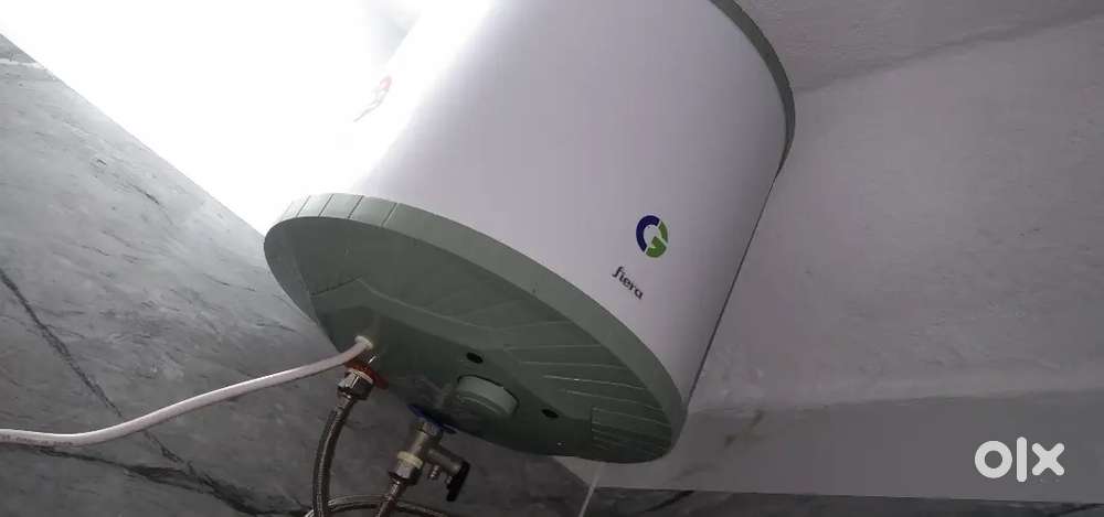 Top condition Water gijer and 10 ltr 7 monthold and {only price 7800}