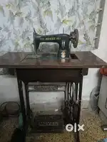 Clothes stitching machine