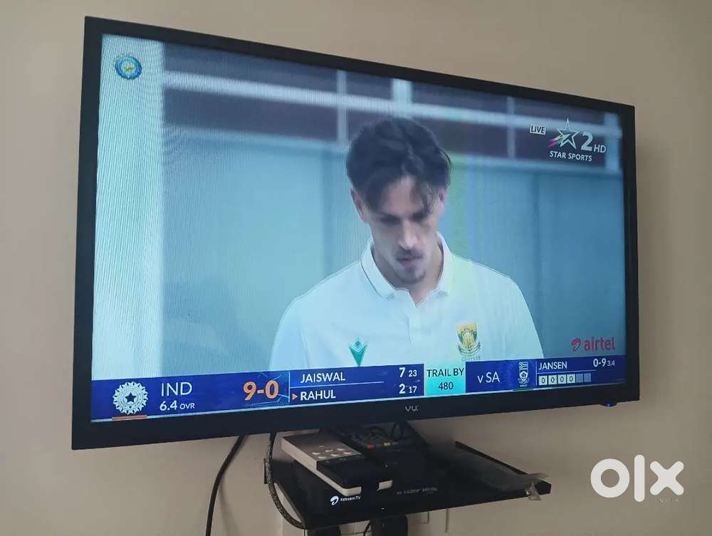 VU 32 inch non smart with original box and remote