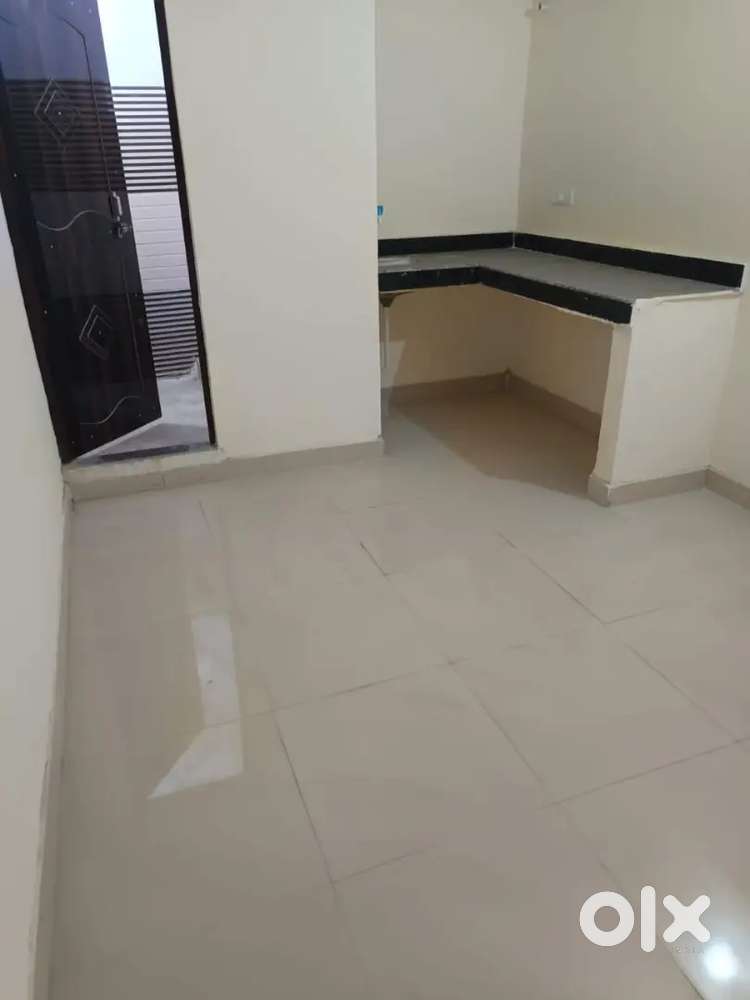 Roommates required non smoker job worker ya student