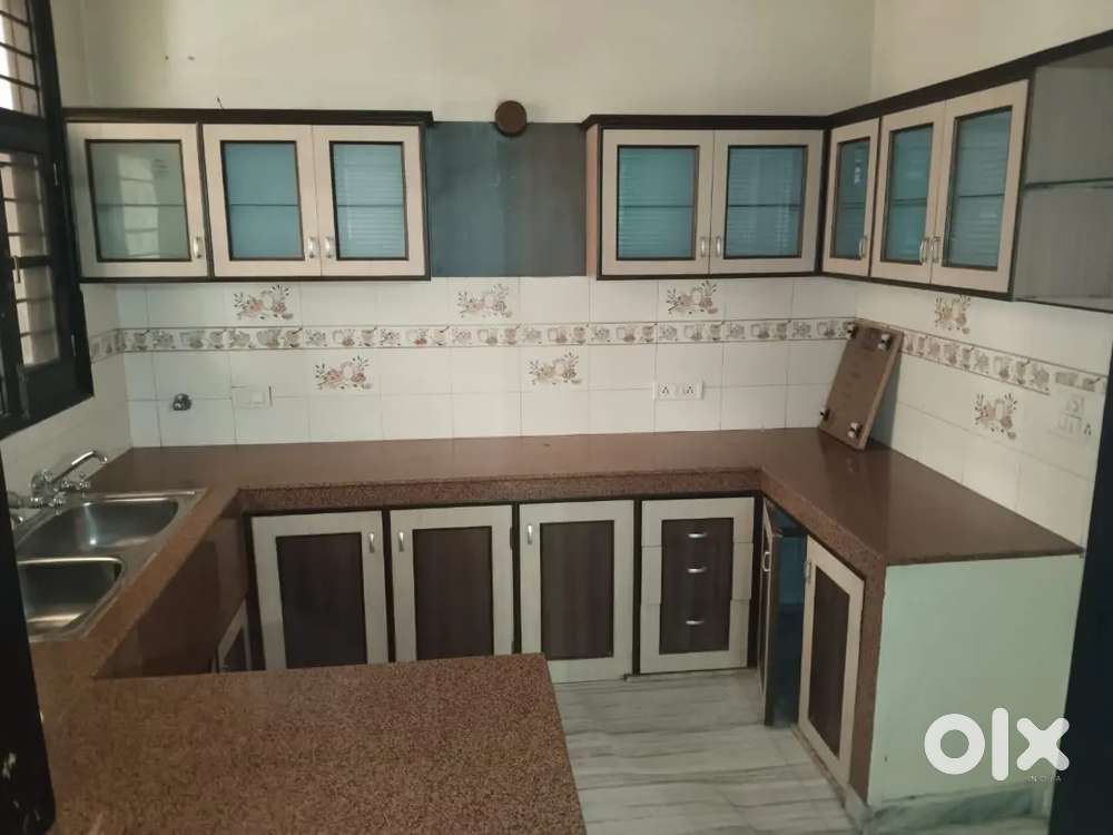2 room set attached bathroom, posh locality