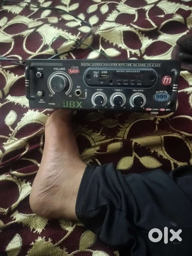 Amplifier without speakers