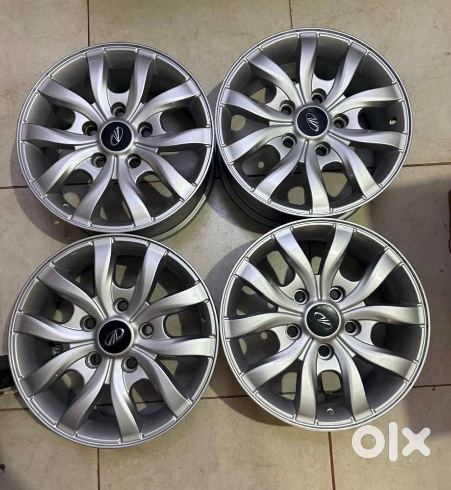 XUV ALLOY WHEELS 17 INCHES (ALMOST NEW CONDITION)