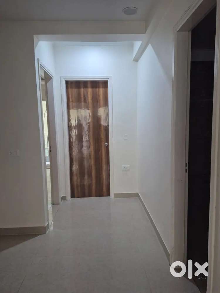 2bhk with 2 washroom semi furnished near metro station in sec 6,2,15hl