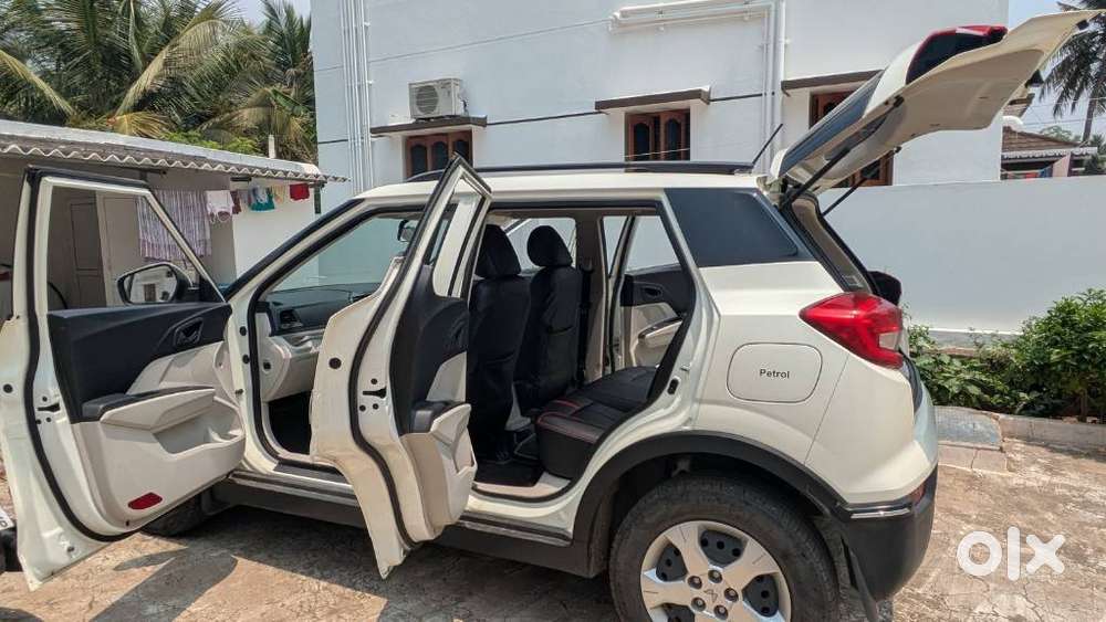Mahindra XUV300 W6, 2023, Petrol