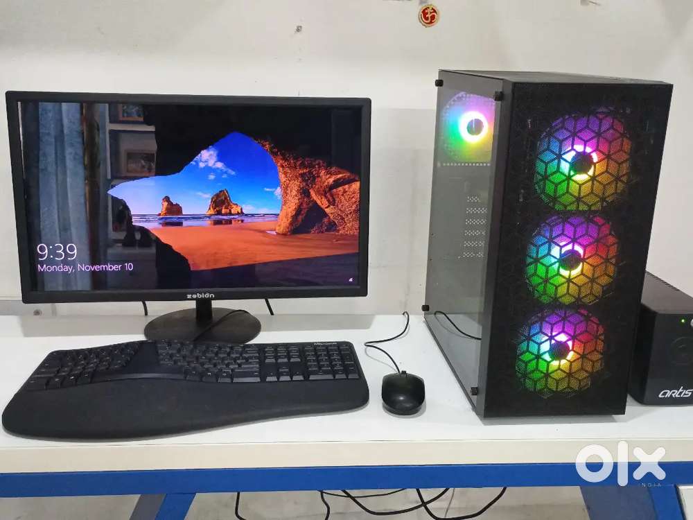 Desktop computer with Microsoft keyboard, hdmi monitor, 5G wifi
