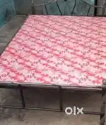 Li cots and beds