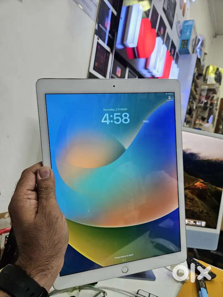 Ipad Pro 12.9 32Gb wifi Silver with charger also