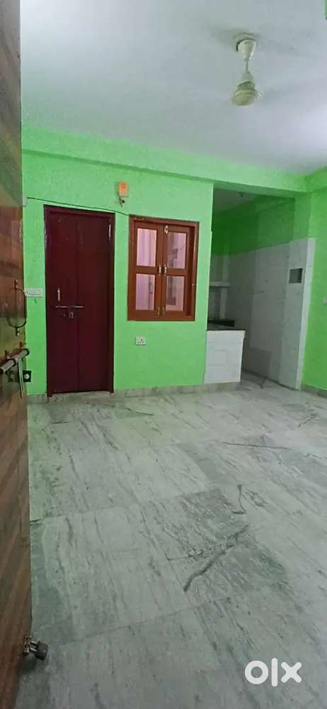 One Room Set Available in Mayur Vihar 1 Near by Metro
