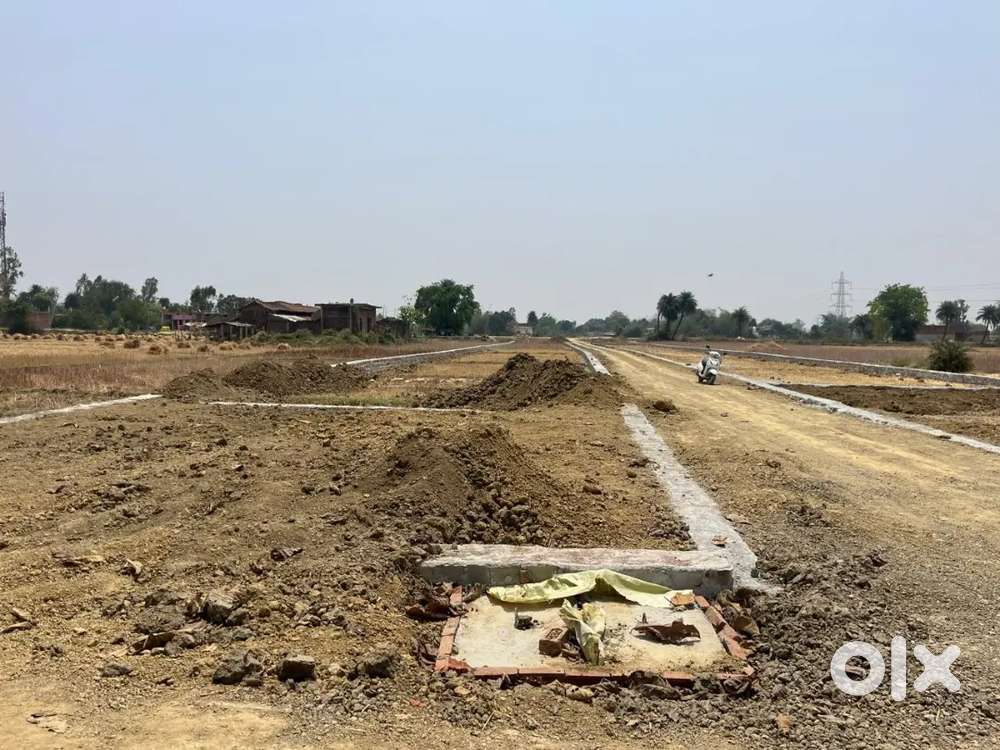 मुआ केडी होटल के सामने से 100 मीटर की दूरी पर