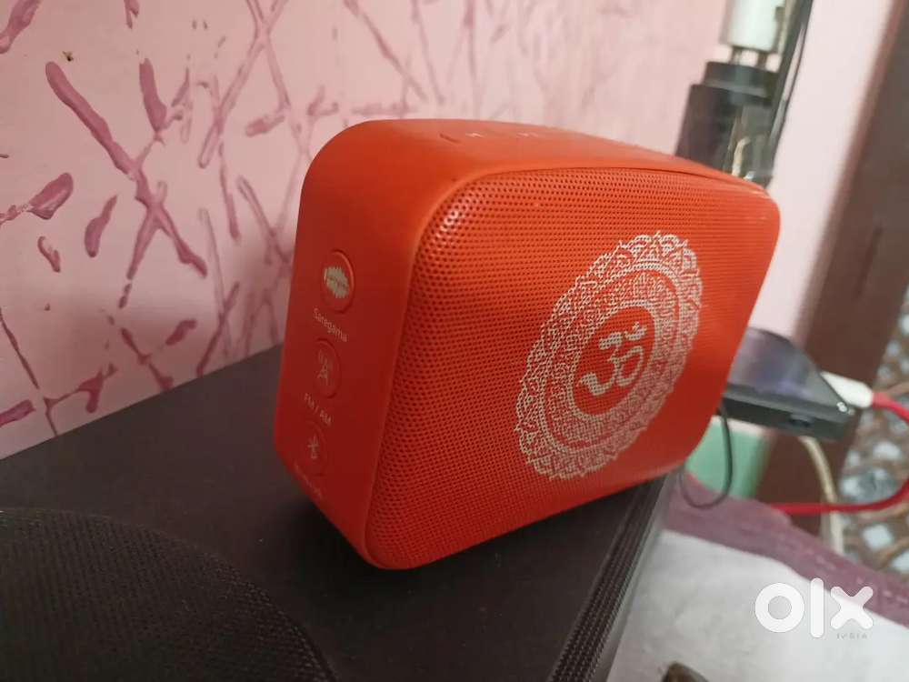 CARVAAN mini Bluetooth speaker With FM/AM radio, preloaded 400 songs