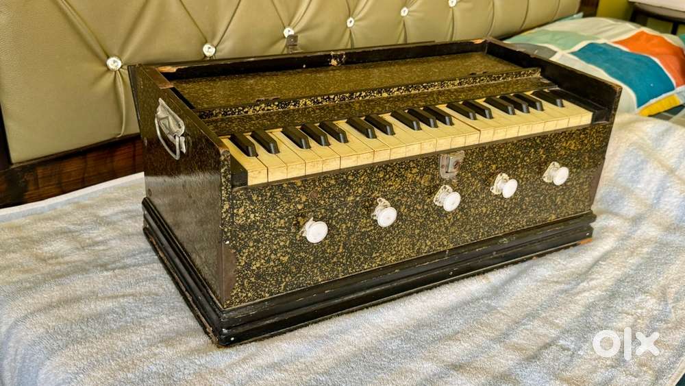 Harmonium 35 year old in very good working condition