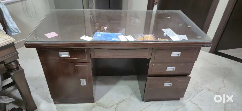 Computer table