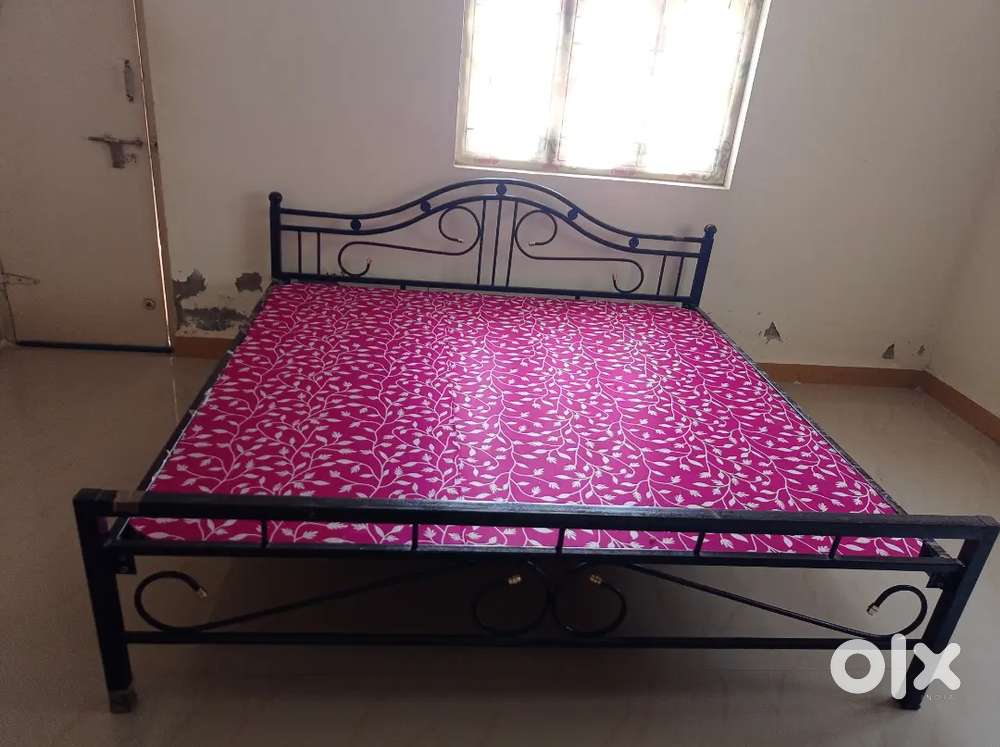 Bed of length 5ft X6ft