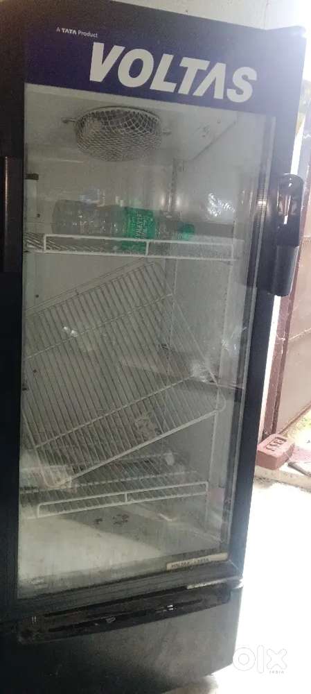 12000/- Voltas freezer 260 ltr