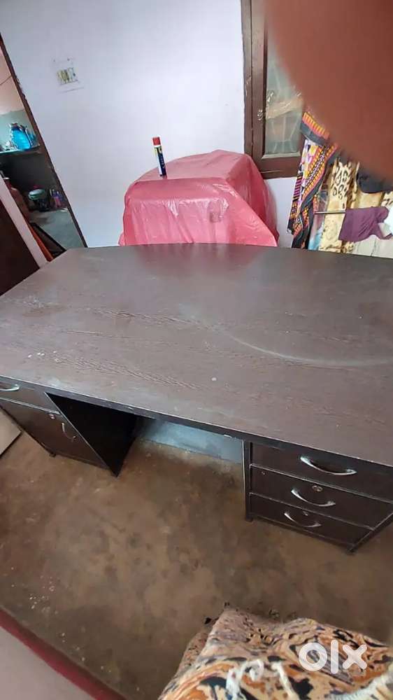 Office table