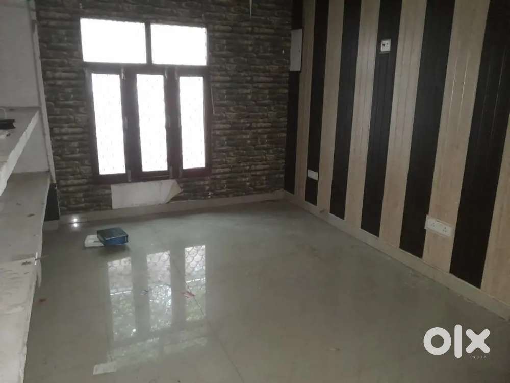 3200 sqft singal story independent makan divider road near haniman Lko