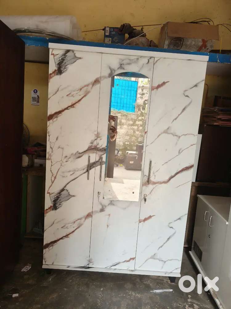 BRAND NEW MODEL 3 DOOR WARDROBE IN MARBLE DESIGN