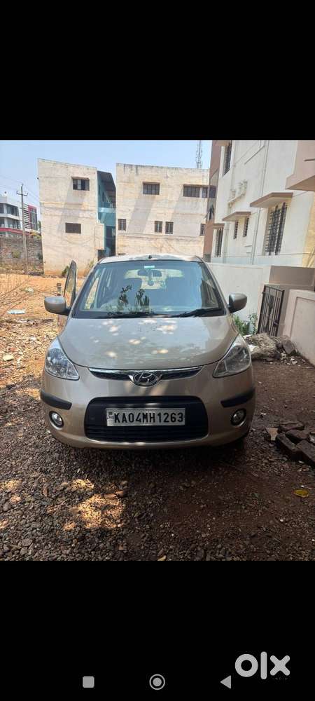 I10 sportz..