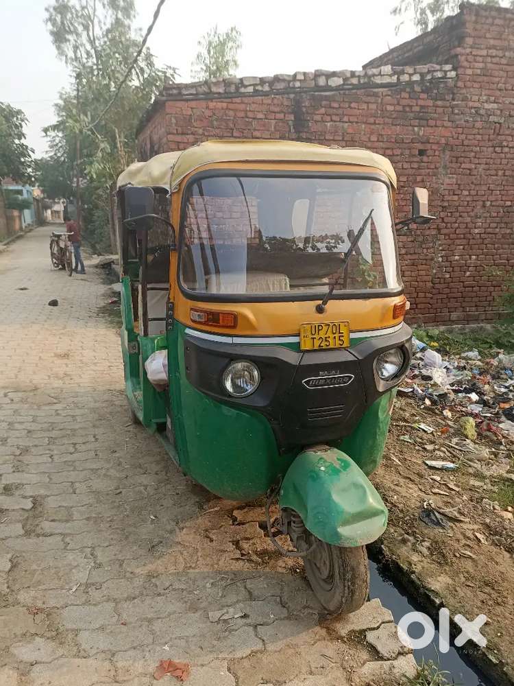 Bajaj cng auto rickshaw.