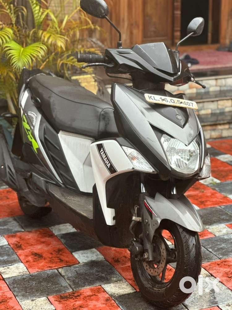Yamaha ray zr in clean and neat condition single owner
