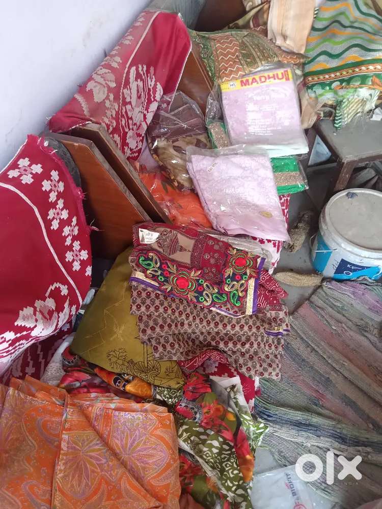 साड़ी बेचनी हैं न्यू पैक्ड