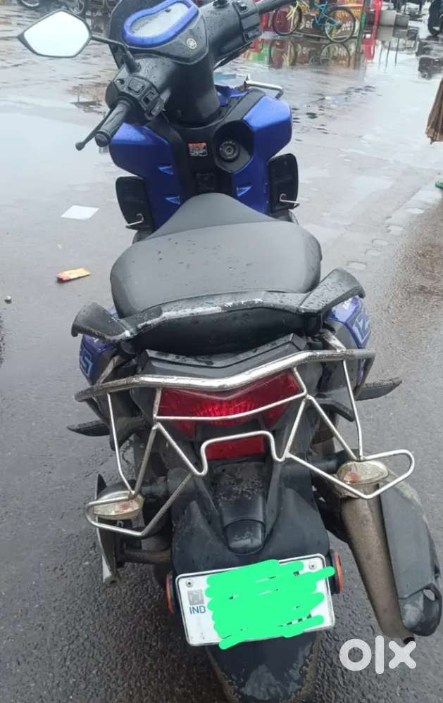 Good condition no scratches and single hand used