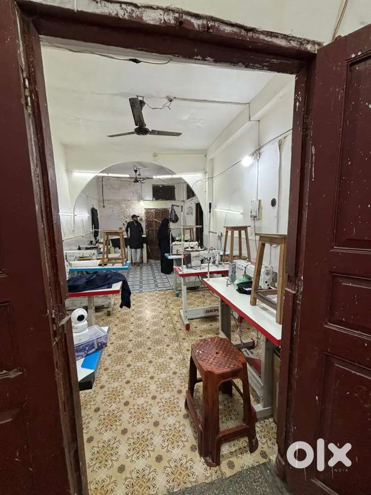 2 bhk flat on ground floor in budhwara infront of tolwali masjid