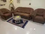 A Comfy Damro Sofa Set