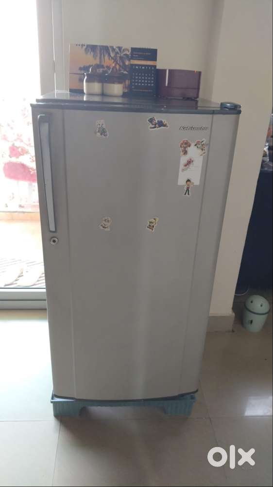 Kelvinator Single Door 180 ltr fridge with base stand